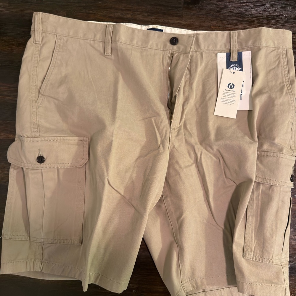 Dockers Men's Cargo Shorts in Tan